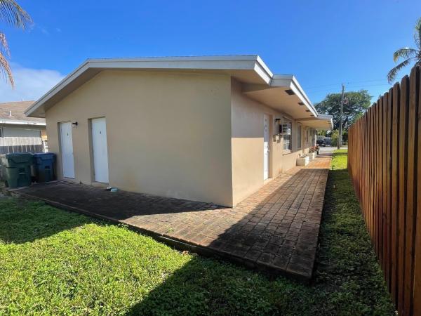 Central Oakland Park, 1085 NE 34th St, Oakland Park, Florida 33334, image 2