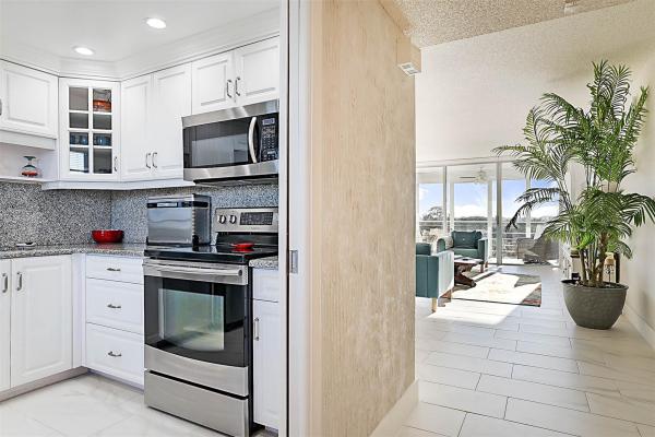 Oaks Lane At Palm-Aire, 575 Oaks Ln #703, Pompano Beach, Florida 33069, image 3