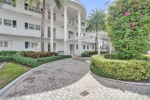 Williamsburg, 3090 NE 48th St #14, Fort Lauderdale, Florida 33308, image 2
