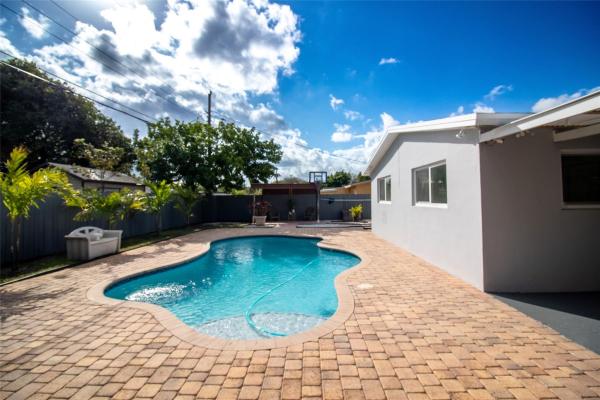 Fleetwood Manor, 6540 Garfield St, Hollywood, Florida 33024, image 2