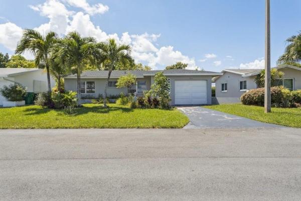 Mainlands Of Tamarac Lakes, 6708 NW 57th Dr, Tamarac, Florida 33321, image 2