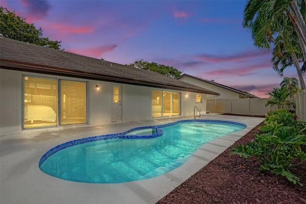 Woodbridge At Pembroke Lakes, 10220 NW 25th St, Pembroke Pines, Florida 33026, image 2