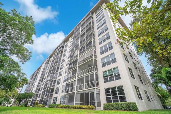 Oaks Lane At Palm-Aire, 605 Oaks Dr #907, Pompano Beach, Florida 33069, image 1