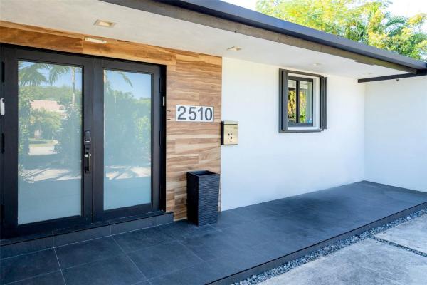 2510 NE 207th Ter, Unincorporated Dade County, Florida 33180, image 1