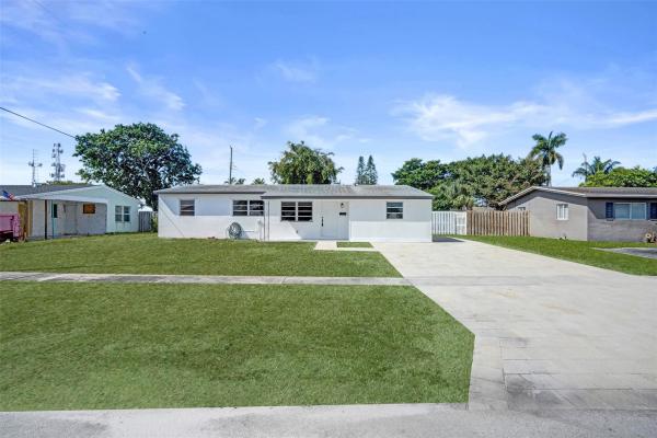 Coral Manor, 1437 SW 1st Ave, Deerfield Beach, Florida 33441, image 1