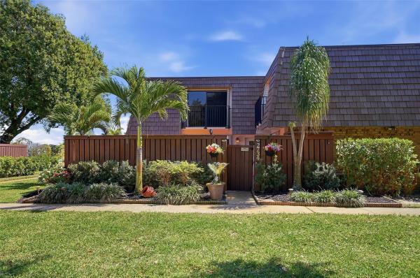 Waterford Courtyards South, 2734 SW 15th St, Deerfield Beach, Florida 33442, image 1