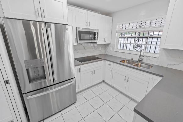 Alameda Jardins, 2597 W 73rd Pl, Hialeah, Florida 33016, image 2