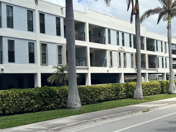 Villa Pisani, 445 SE 21st Ave #1, Deerfield Beach, Florida 33441, image 2