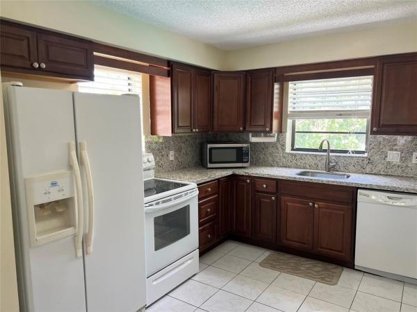 Villa Pisani, 445 SE 21st Ave #1, Deerfield Beach, Florida 33441, image 3