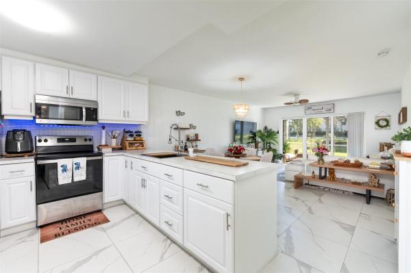Danians North, 600 NE 2nd St #105, Dania Beach, Florida 33004, image 1