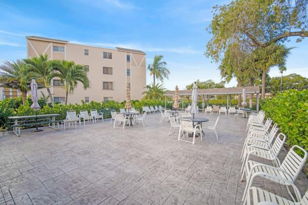 Huntington Lakes 2, 6866 Huntington Ln #304, Delray Beach, Florida 33446, image 1