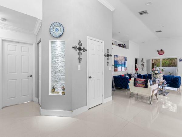 Walden Lake, 181 SW 203rd Ave, Pembroke Pines, Florida 33029, image 2