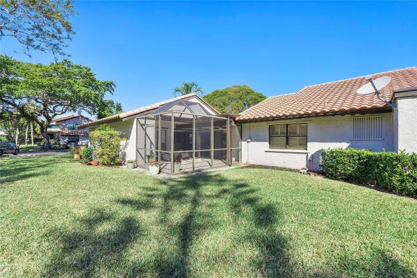 The Lakes Of Deer Creek, 3042 Deer Creek Lake Shore Dr, Deerfield Beach, Florida 33442, image 2