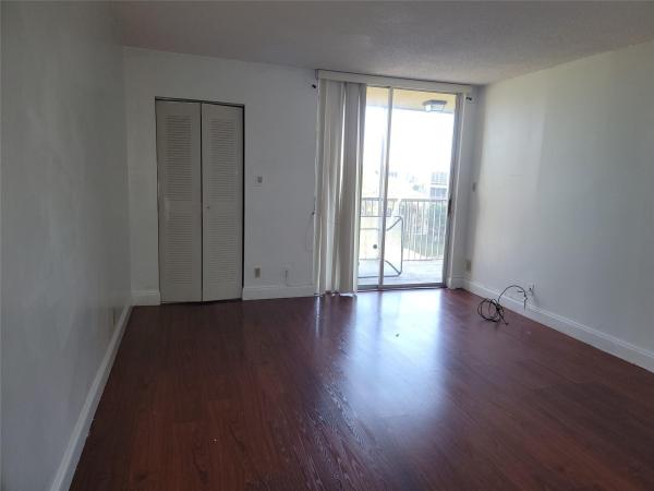 Cypress Chase North, 3121 NW 47th Ter #403, Lauderdale Lakes, Florida 33319, image 3