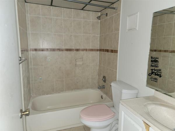 Cypress Chase North, 3121 NW 47th Ter #403, Lauderdale Lakes, Florida 33319, image 2