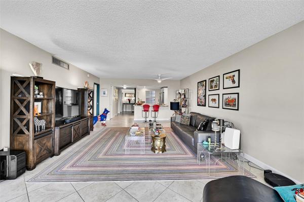 Oaks Lane At Palm-Aire, 605 Oaks Dr #701, Pompano Beach, Florida 33069, image 3