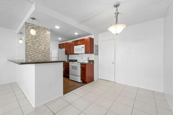 Harwick House, 625 Antioch Ave #104, Fort Lauderdale, Florida 33304, image 1