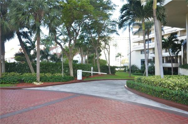 Turnberry Towers, 19355 Turnberry Way #7L, Aventura, Florida 33180, image 1