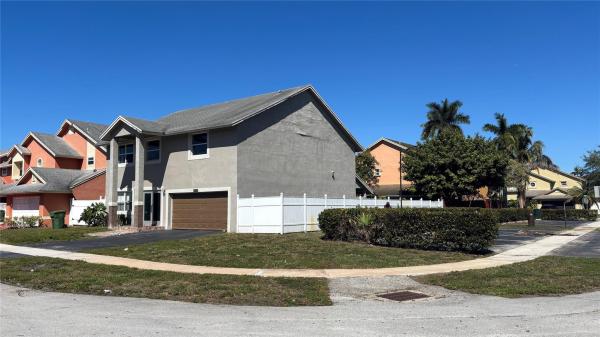Lakeside Key, 9711 SW 13th St, Pembroke Pines, Florida 33025, image 2