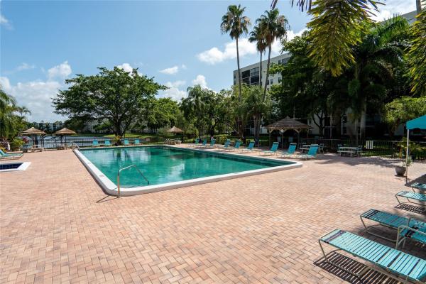 Le Club At Cypress Bend, 2205 S Cypress Bend Dr #501, Pompano Beach, Florida 33069, image 2