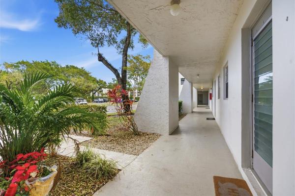 Poinciana Place Of Pine Island Ridge, 9410 Poinciana Pl #108, Davie, Florida 33324, image 2