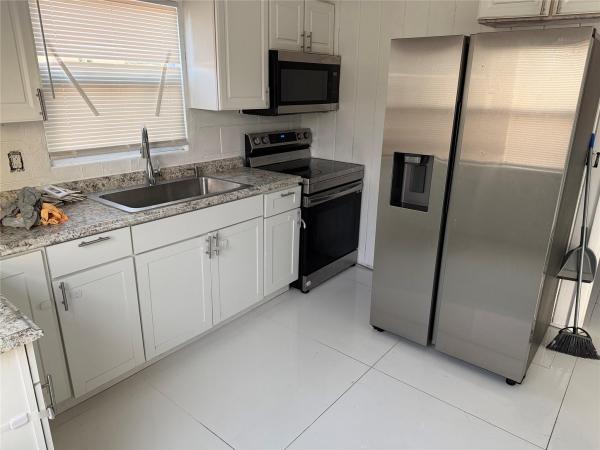 Southern Pines, 2006 Avenue P, Fort Pierce, Florida 34950, image 3