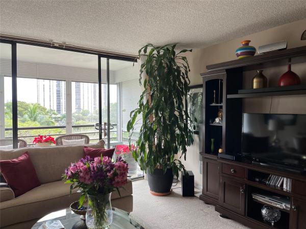 Biscaya, 20500 W Country Club Dr #416, Aventura, Florida 33180, image 3