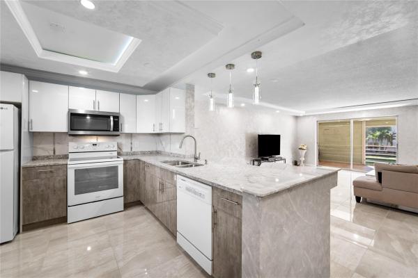 Village Royale Greenwood, 2615 NE 3rd Ct #220, Boynton Beach, Florida 33435, image 1