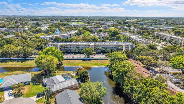Lucaya Village, 2102 Lucaya Bnd #D2, Coconut Creek, Florida 33066, image 2