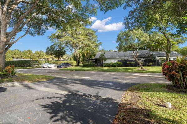Villas Of Bonaventure, 370 Fairway Cir #13, Weston, Florida 33326, image 1