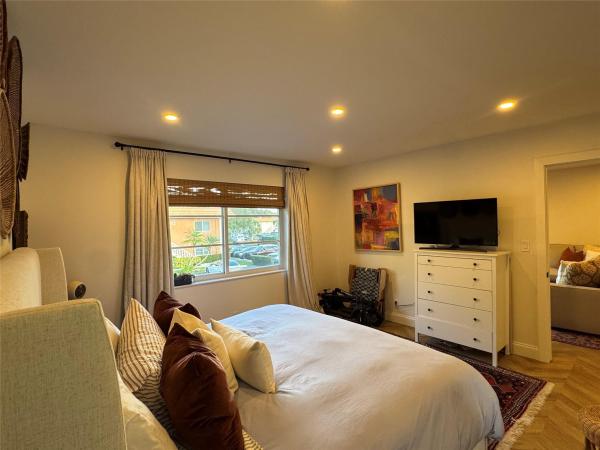 Manor Grove Village, 9 NE 19th Ct #211C, Wilton Manors, Florida 33305, image 3