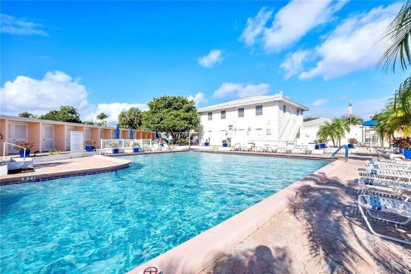 Imperial Point Colonnades, 2250 NE 66th St #1504, Fort Lauderdale, Florida 33308, image 2