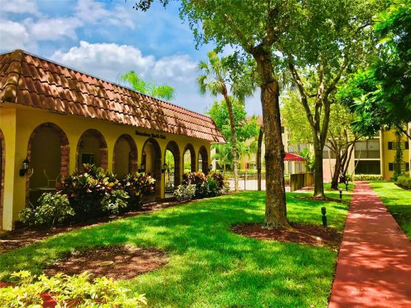 Barcelona North, 257 S Cypress Rd #414, Pompano Beach, Florida 33060, image 3