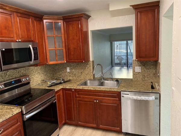 Hidden Oaks Townhouses, 1700 NW 4th Ave, Boca Raton, Florida 33432, image 2