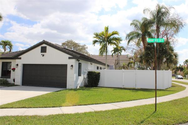 Brittany Bay At Silver Lakes, 18174 NW 21st St, Pembroke Pines, Florida 33029, image 2