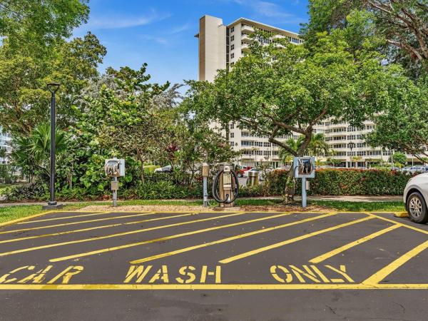 Coral Ridge Towers East, 3300 NE 36th St #220, Fort Lauderdale, Florida 33308, image 1