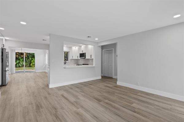 Valencia At Wilton Manors, 333 NE 24th St, Wilton Manors, Florida 33305, image 2