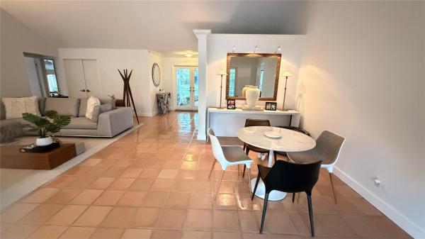 Colonnade At Glen Oaks, 2677 NW 41st St, Boca Raton, Florida 33434, image 1