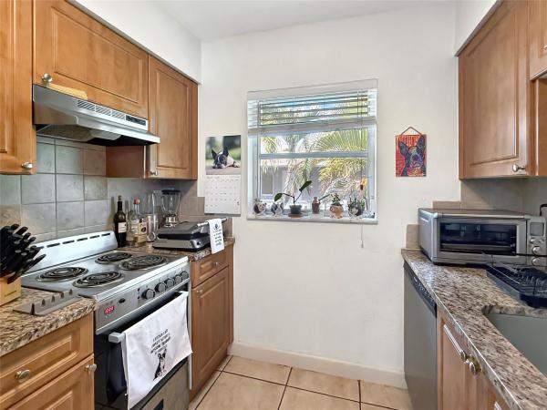 Wilton Village, 2607 NE 8th Ave #48, Wilton Manors, Florida 33334, image 2