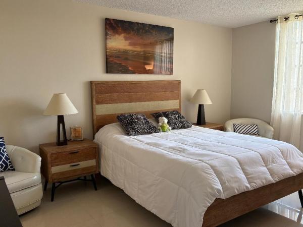 Hollybrook Golf & Tennis Club, 8900 Washington Blvd #409, Pembroke Pines, Florida 33025, image 1