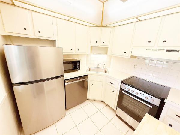 Maybury Mansions, 5208 NE 24th Ter #F-106, Fort Lauderdale, Florida 33308, image 3