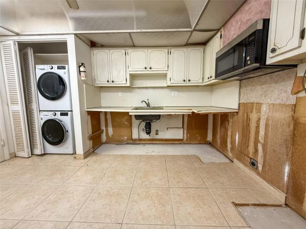 Stratford Towers, 1401 S Ocean Dr #405, Hollywood, Florida 33019, image 1