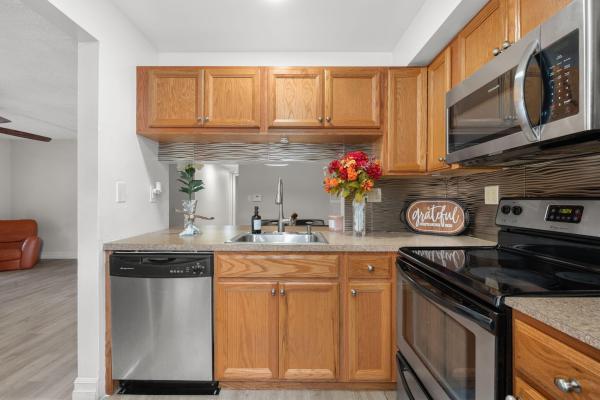 Oakland Forest Club, 3053 N Oakland Forest Dr #102, Oakland Park, Florida 33309, image 3