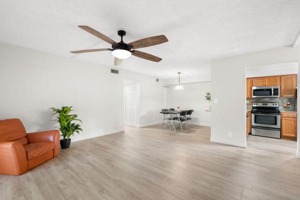 Oakland Forest Club, 3053 N Oakland Forest Dr #102, Oakland Park, Florida 33309, image 3