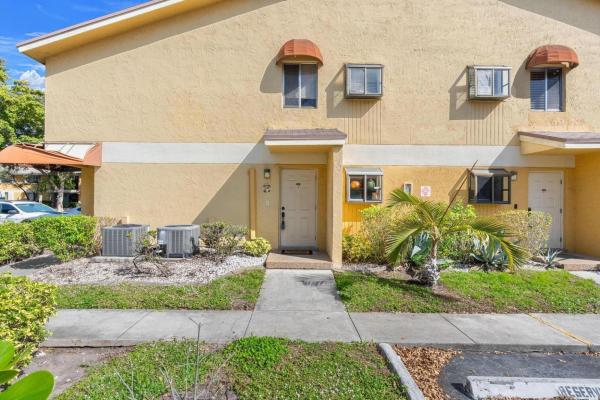 Oakland Forest Club, 3053 N Oakland Forest Dr #102, Oakland Park, Florida 33309, image 1