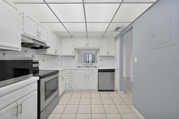 Sherwood Square, 8735 Ramblewood Dr #409, Coral Springs, Florida 33071, image 1