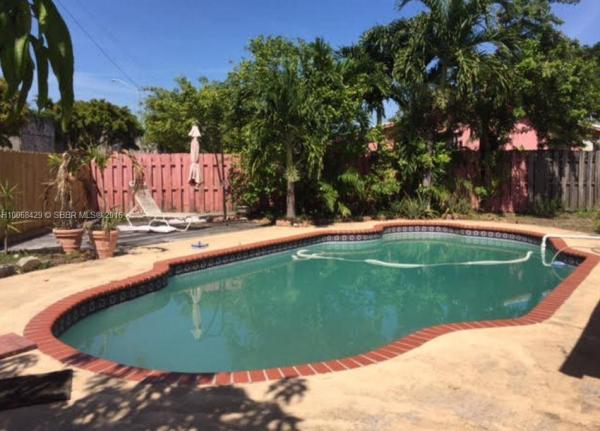 Highland Manor, 111 NE 175th St, North Miami Beach, Florida 33162, image 1