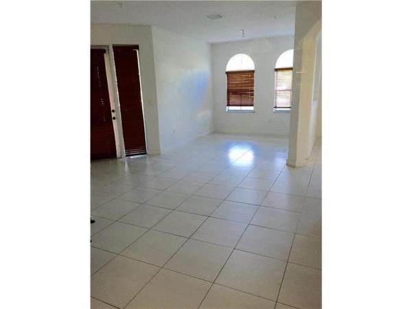 Fontainbleau Lakes Courtyards West, 10012 NW 7th St #103, Fountainebleau, Florida 33172, image 1