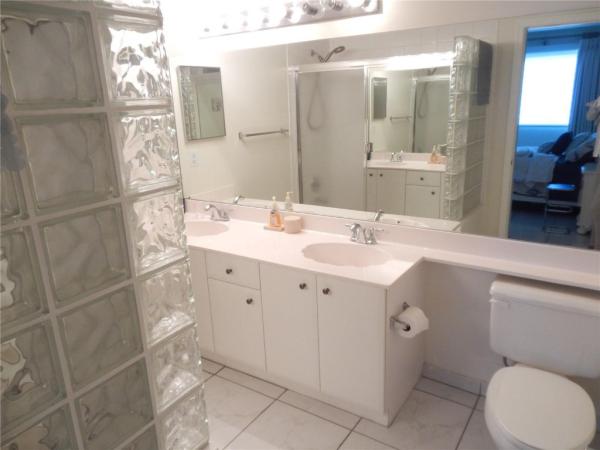 Les Pelicans, 18260 N Bay Rd #316, Sunny Isles Beach, Florida 33160, image 2