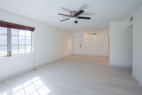 Manor Grove Village, 1940 NE 2nd Ave #104J, Wilton Manors, Florida 33305, image 2